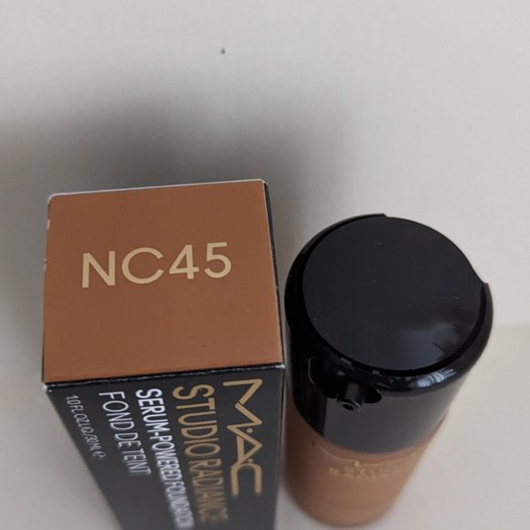 MAC Studio Radiance Serum Powered Foundation NC45 - Picture 2 of 2